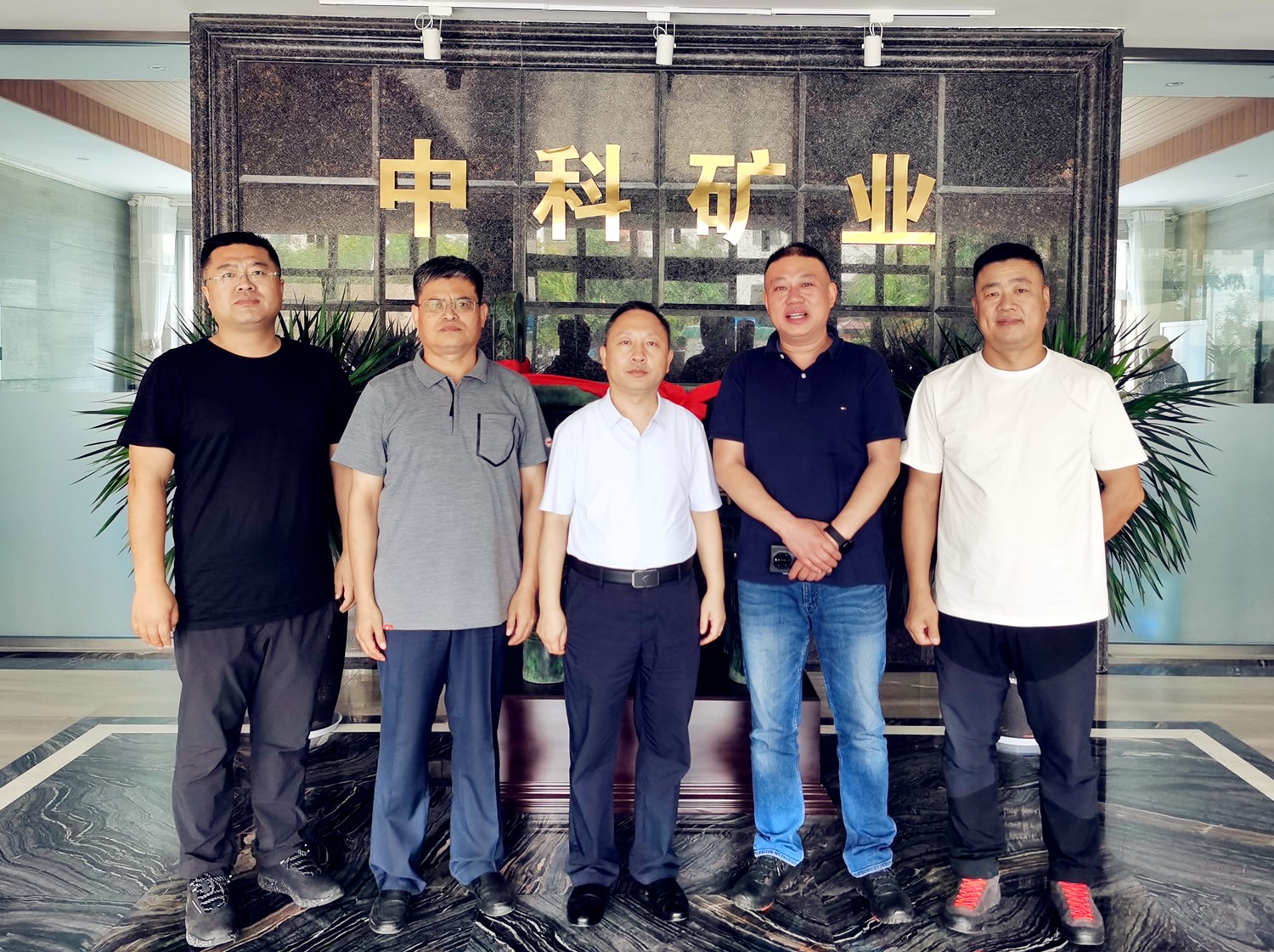 盧氏縣領(lǐng)導(dǎo)席偉林深入盧氏中科走訪調(diào)研